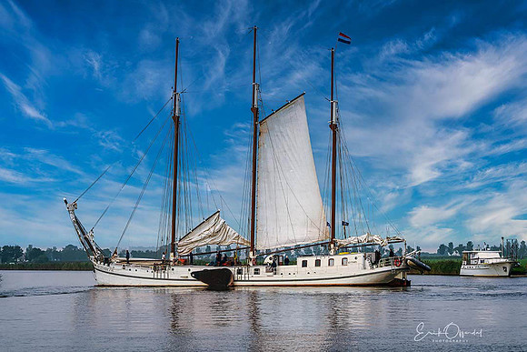 Reefing sails, near Sloten